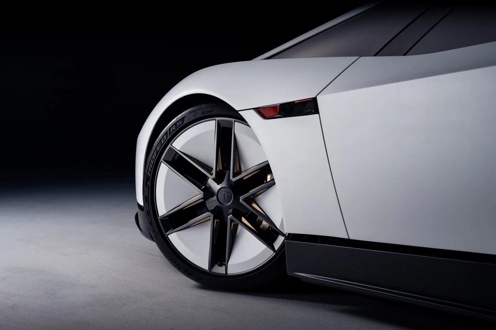 Tesla muestra el nuevo Roadster con propulsores y saltos en Texas — foto 5 de 10