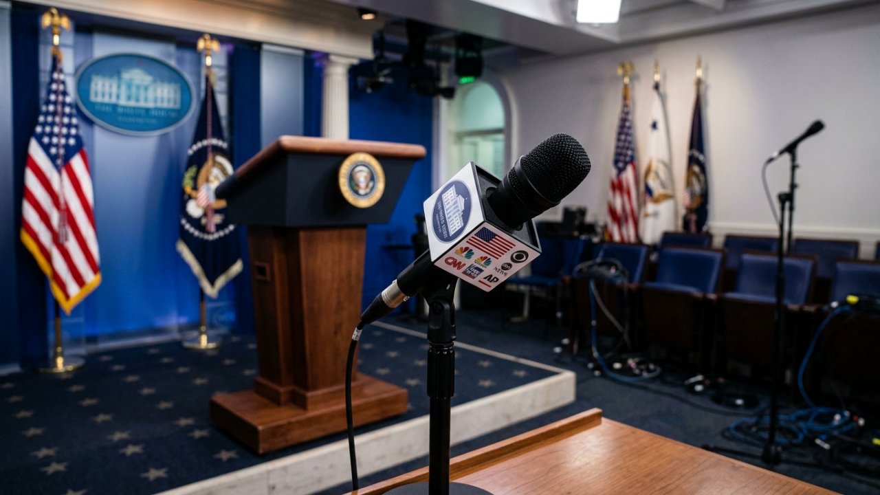 Trump veta a CNN, MSNOW y Politico de la Casa Blanca por "mentiras"