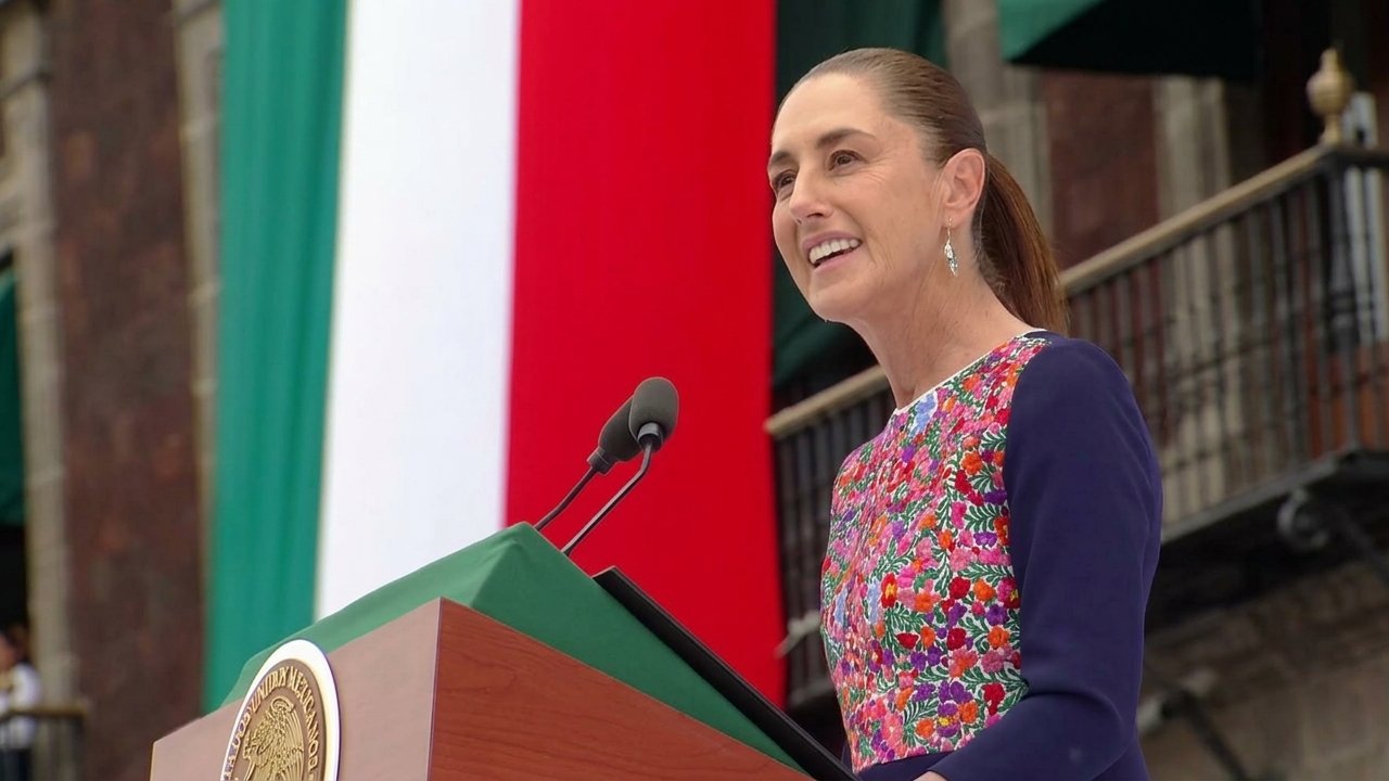 Sheinbaum rinde informe en el Zócalo: becas, trenes y programas clave