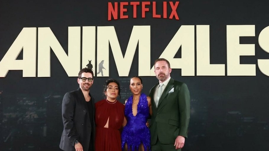 Ben Affleck estrena 'Animales' y exhibe el uso electoral de los migrantes