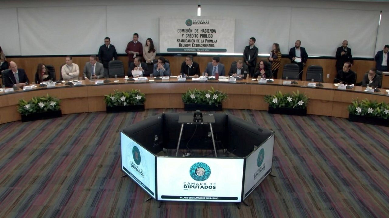 Diputados aprueban alzas en Ley de Derechos: subirán cobros en visas y permisos sanitarios