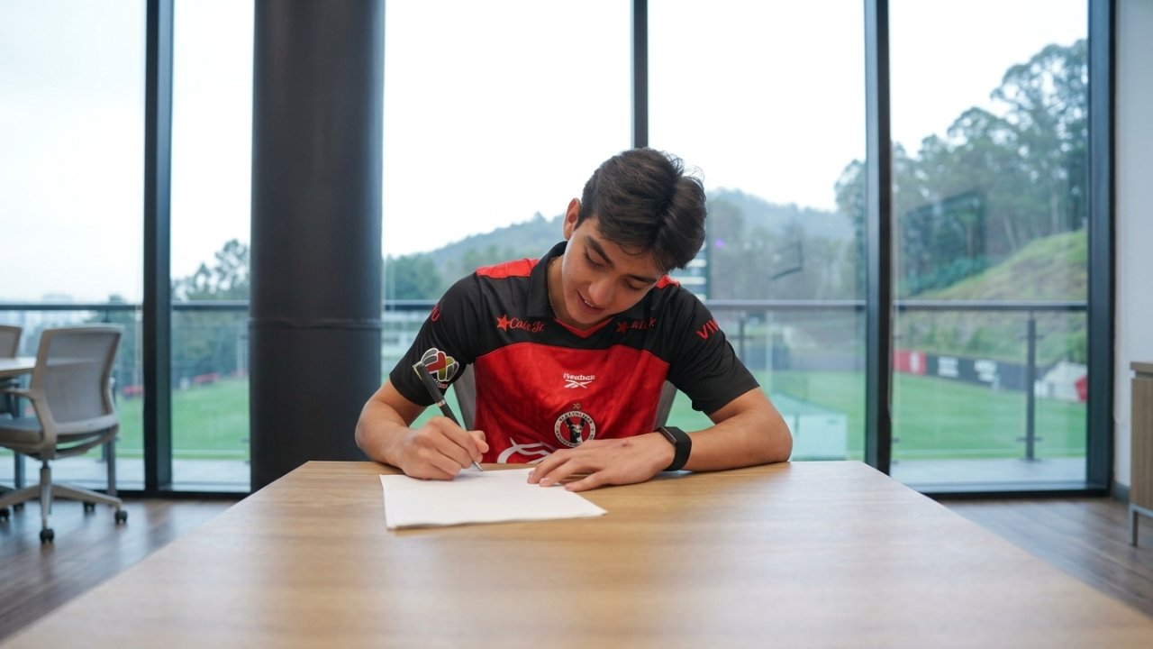 Gilberto Mora cumple 18 años: Xolos podría retenerlo hasta junio de 2027