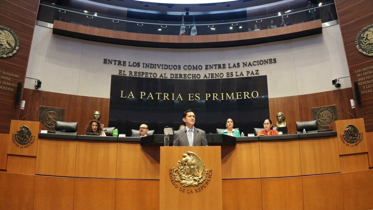 Roberto Velasco defiende estrategia de seguridad bilateral en el Senado