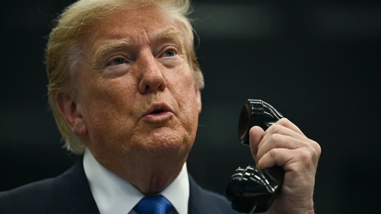 Trump defiende bombardeos navales y amaga con ofensiva terrestre en México